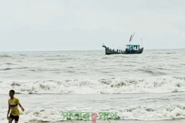 কুয়াকাটায় ভেসে উঠল অজ্ঞাত ব্যক্তির মরদেহ।